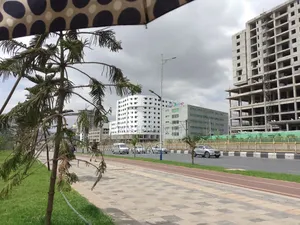 በመሀል CMC 100% የተጠናቀቁ የንግድ ሱቆችን ለሽያጭ አቅርበናል።