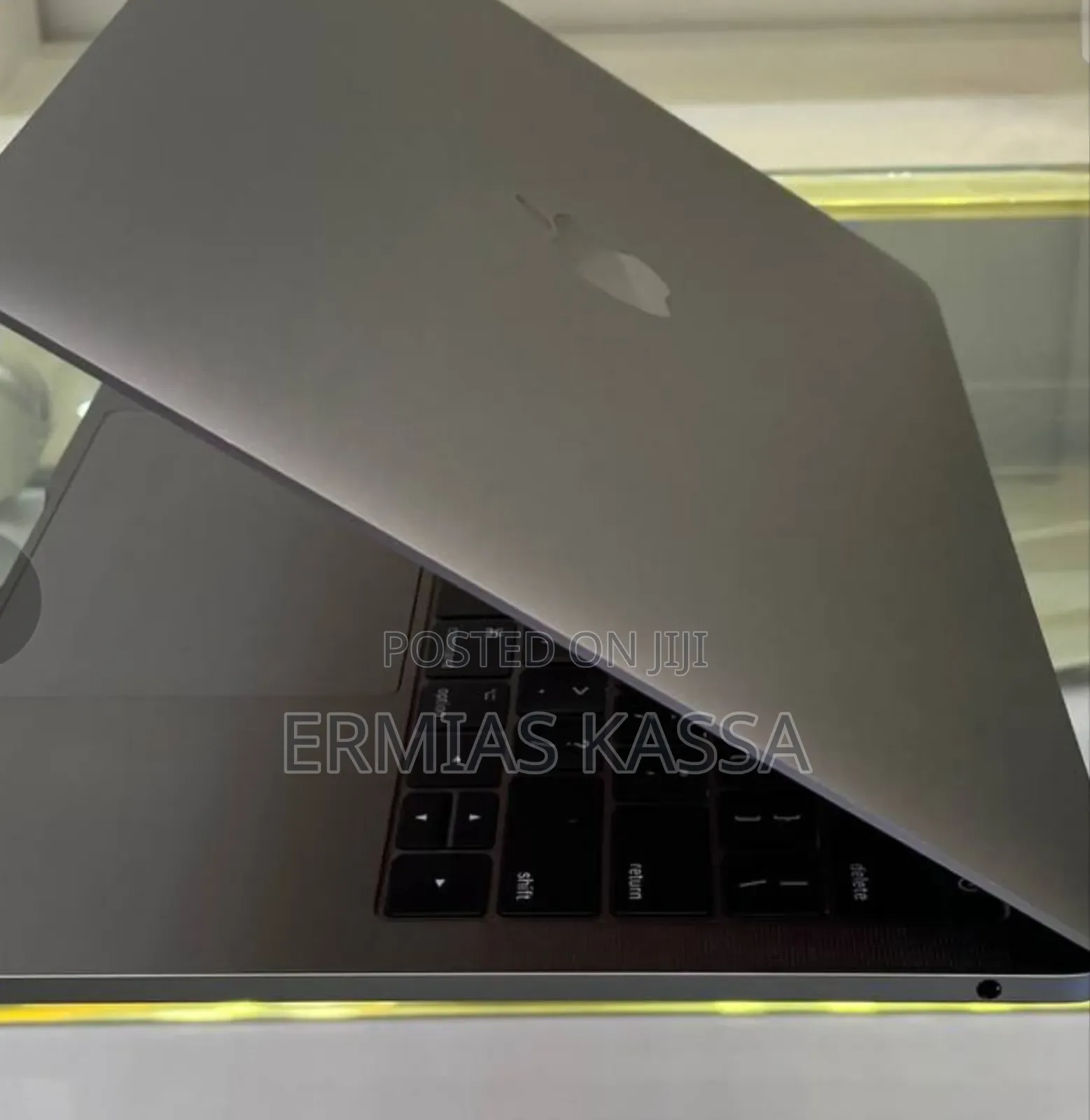 New Laptop Apple MacBook Pro 2017 8GB Intel Core I5 SSD 512GB