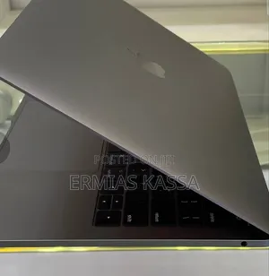 New Laptop Apple MacBook Pro 2017 8GB Intel Core I5 SSD 512GB