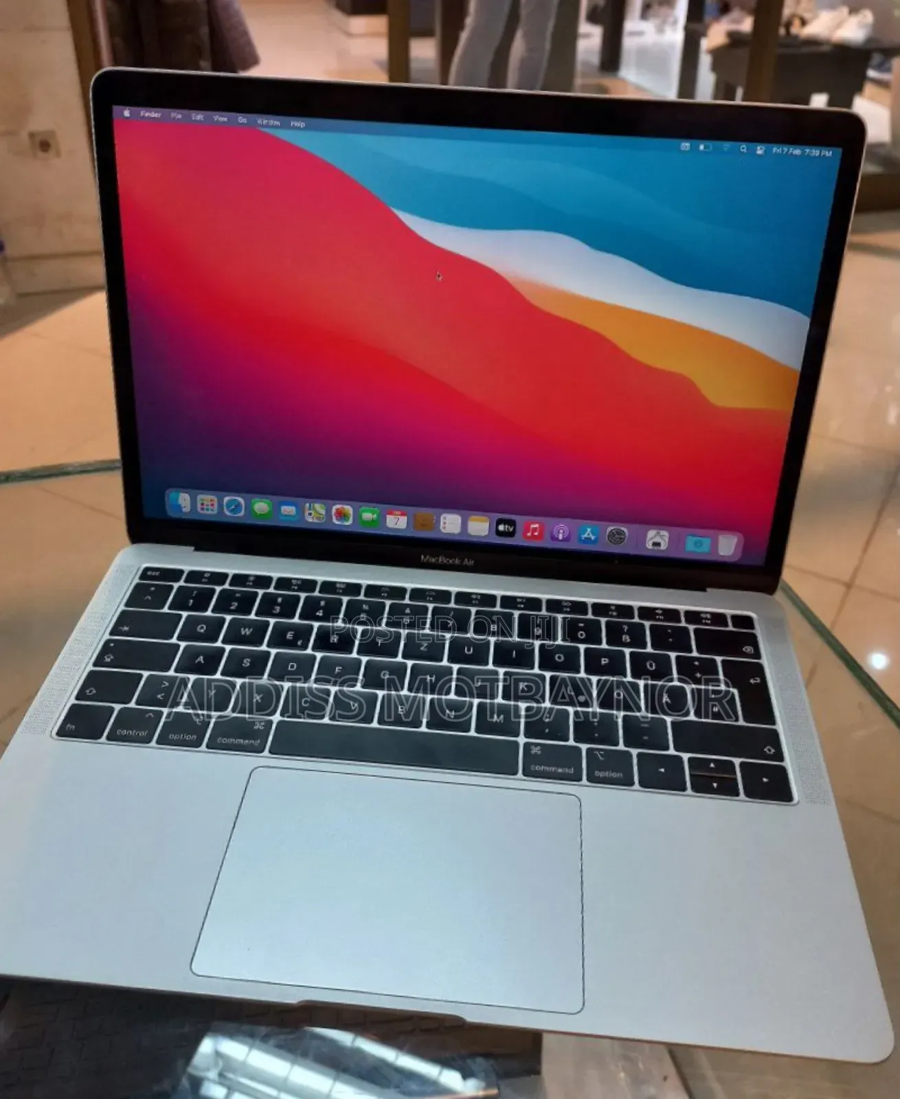 New Laptop Apple MacBook Pro 2019 8GB Intel Core I7 SSD 128GB