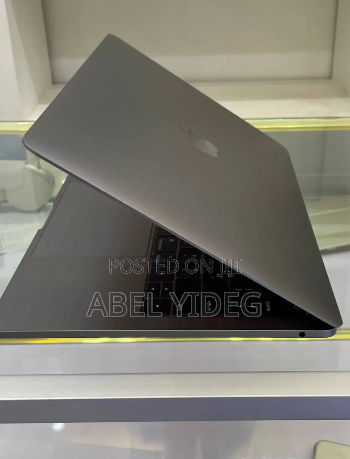 New Laptop Apple MacBook Pro 2017 8GB Intel Core I5 SSD 512GB