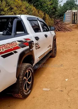 Toyota Hilux 2018 White