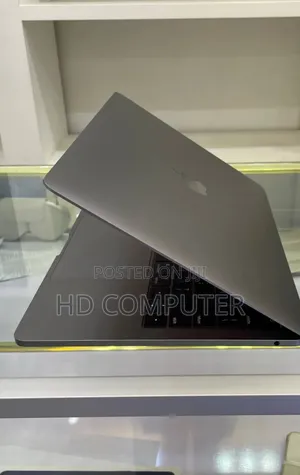 Photo - New Laptop Apple MacBook Pro 2017 8GB Intel Core I5 SSD 512GB