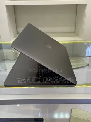 New Laptop Apple MacBook Pro 2017 8GB Intel Core I5 SSD 512GB