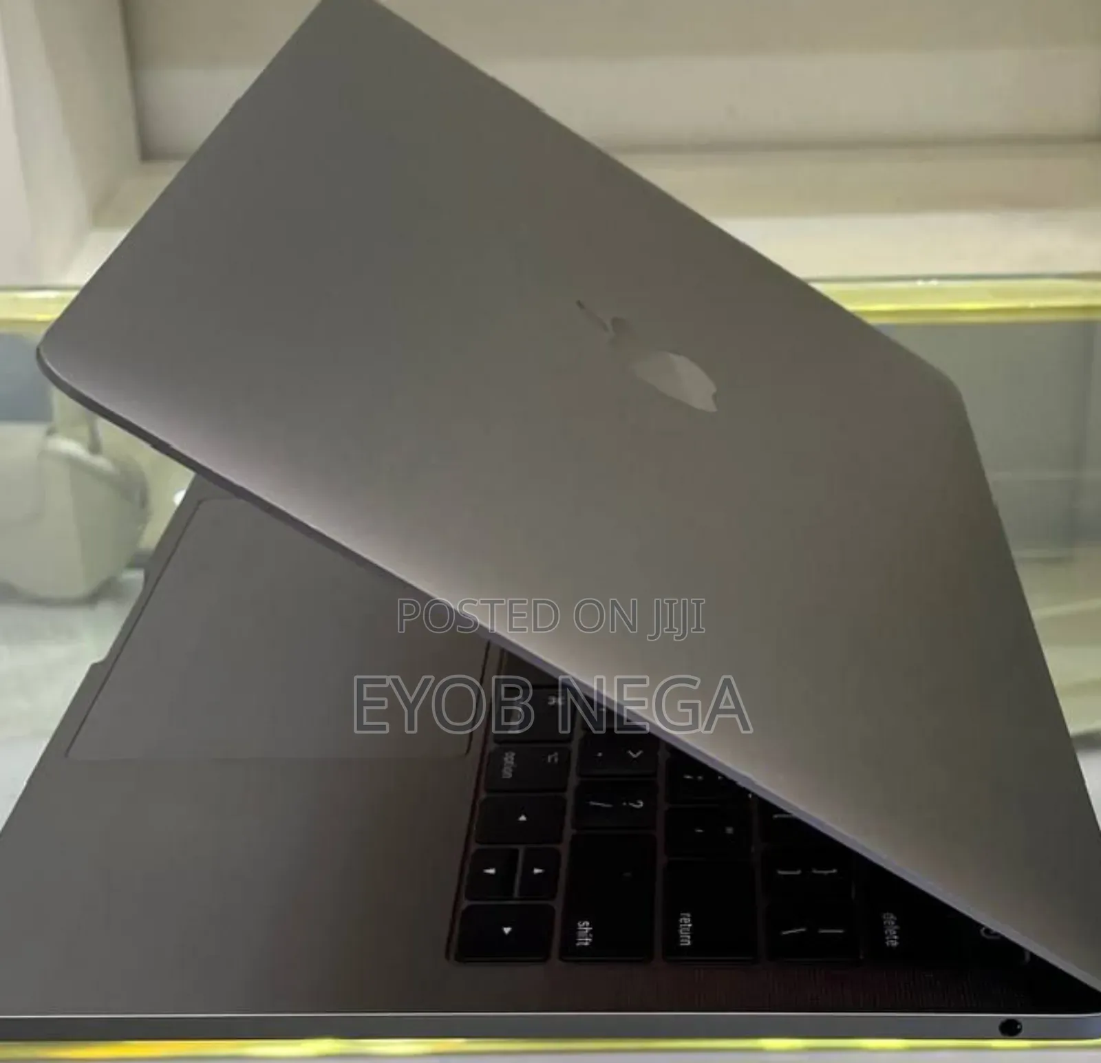 New Laptop Apple MacBook Pro 2017 8GB Intel Core I5 SSD 512GB