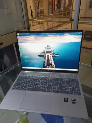 New Laptop HP Pavilion 17 16GB Intel Core I7 SSD 512GB