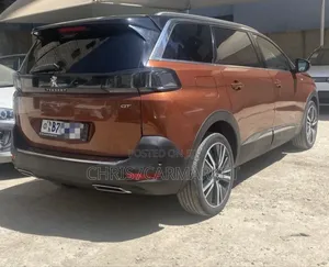 Peugeot 5008 1.2 PureTech 130 GT Line 2021 Brown