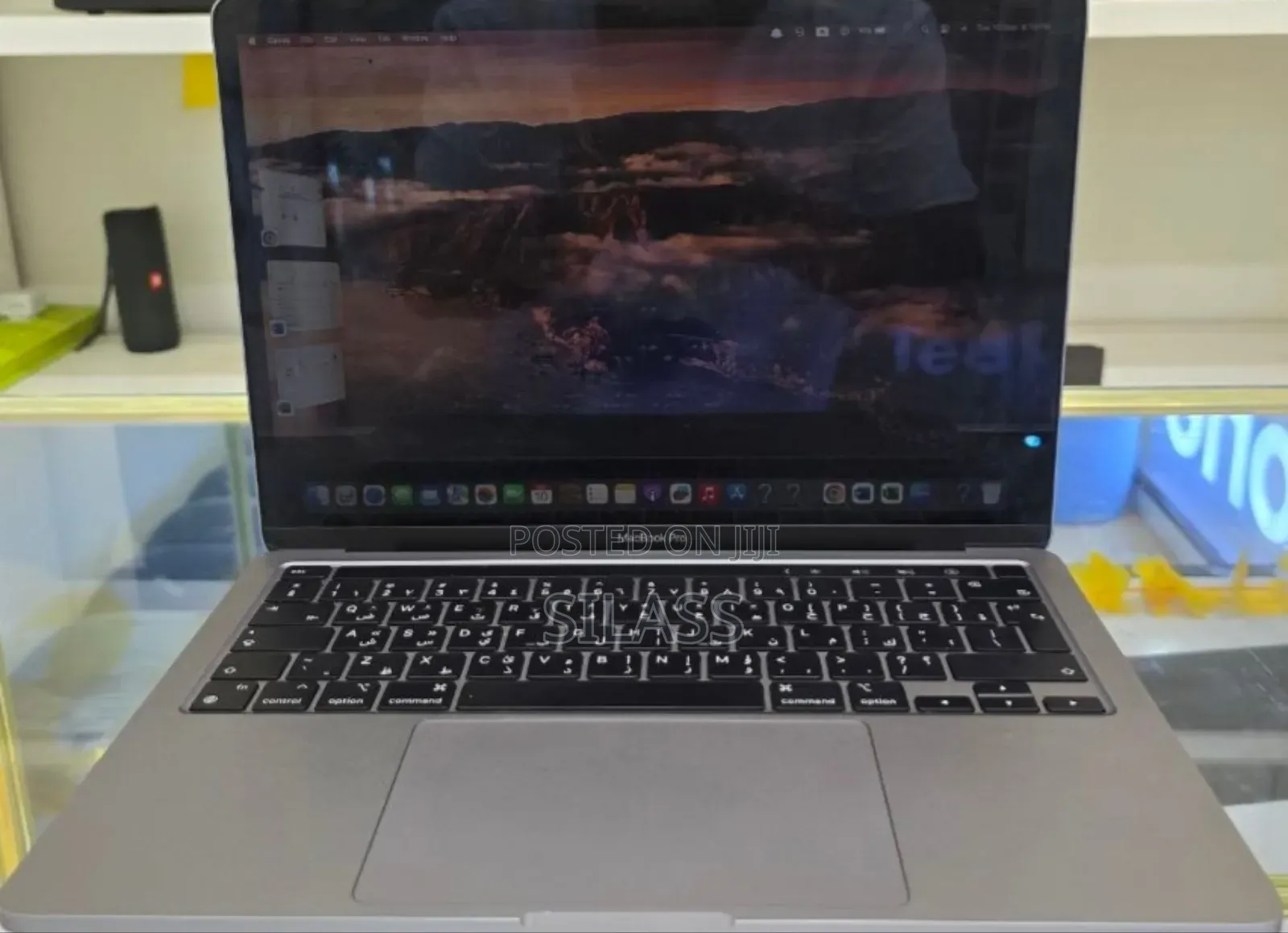 New Laptop Apple MacBook Pro 2020 M1 8GB Apple M1 Pro SSD 256GB