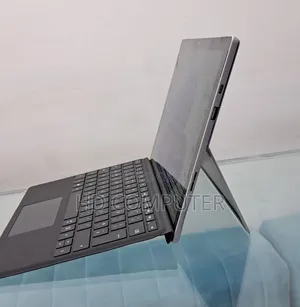 New Laptop Microsoft Surface 8GB Intel Core I5 SSD 256GB