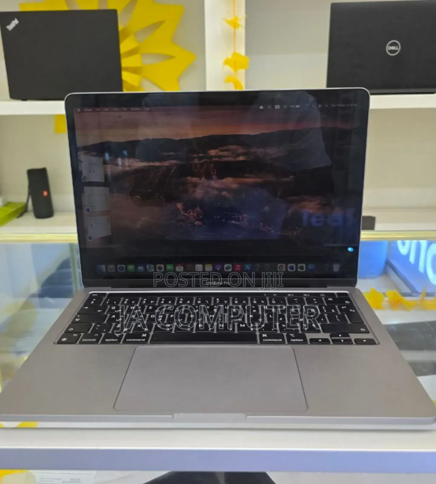 New Laptop Apple MacBook Pro 2020 M1 8GB Apple M1 Pro SSD 256GB