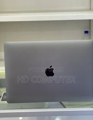 New Laptop Apple MacBook Pro 2017 8GB Intel Core I5 SSD 256GB