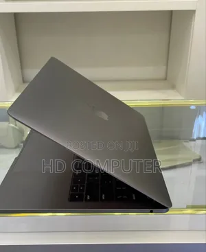 New Laptop Apple MacBook Pro 2017 8GB Intel Core I5 SSD 256GB