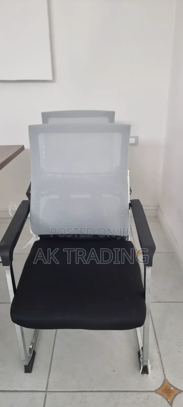 Office Guests Chair (W B Color)