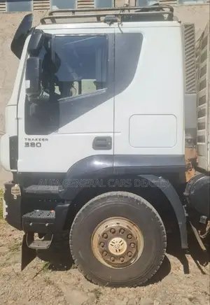 Iveco ባላቶኒ ከነተሳቢው
•2017
•88 ሽ ታርጋ
•26 ሽ ታርጋ ተሳቢ
•350,000 Km