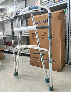 ባለ አራት እግር መራመጃ Walker
