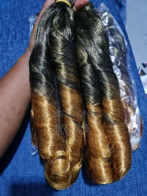 ዊግ በተለያየ ከለር