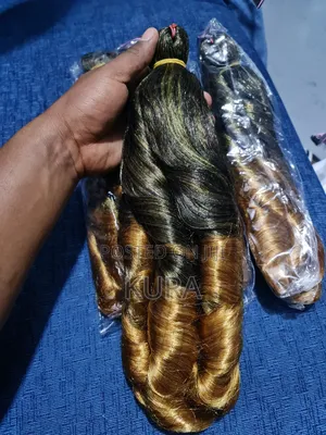 ዊግ በተለያየ ከለር