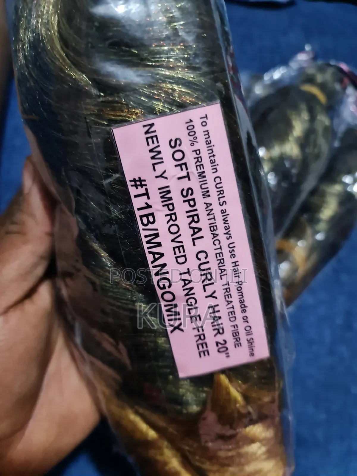 ዊግ በተለያየ ከለር