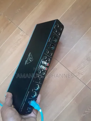 Behringer U-Phoria Umc404hd Sound Card