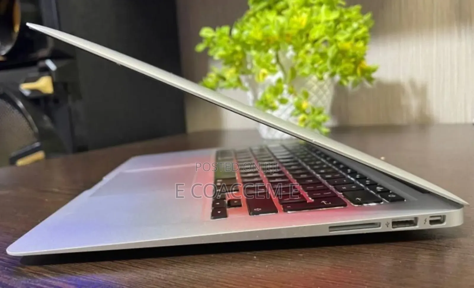 New Laptop Apple MacBook 4GB Intel Core I5 SSD 256GB