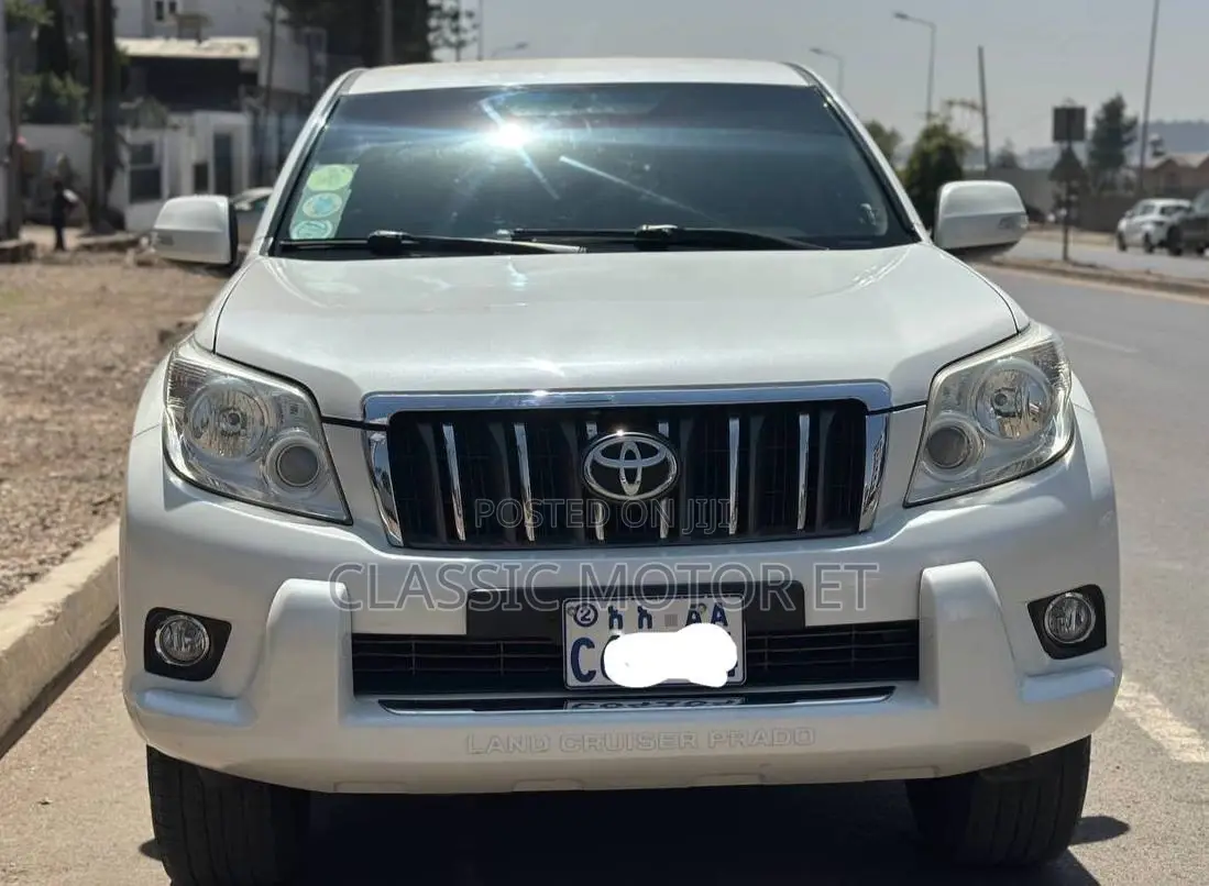 Toyota Land Cruiser Prado 2012 White
