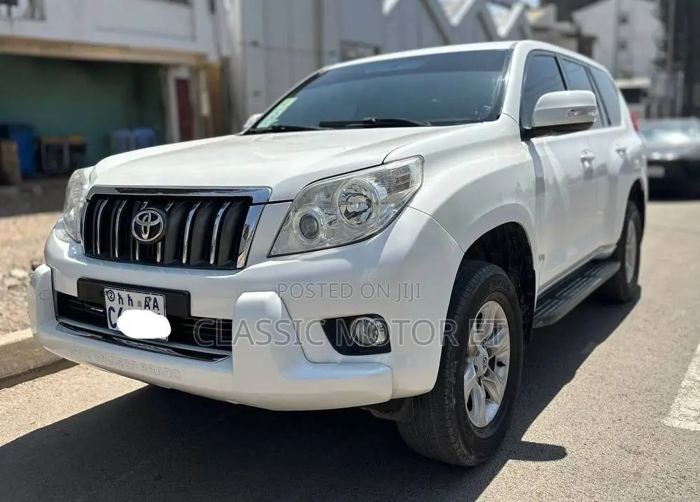 Toyota Land Cruiser Prado 2012 White