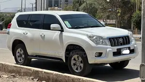 Photo - Toyota Land Cruiser Prado 2012 White
