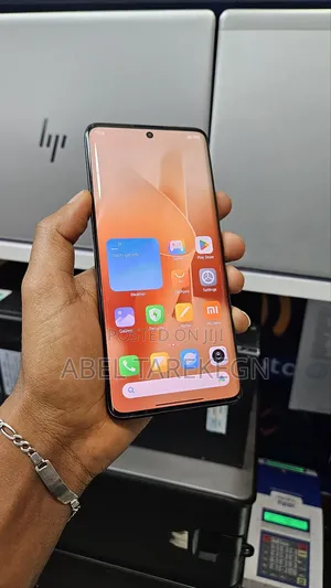 Photo - New Xiaomi Redmi Note 13 Pro+ 256 GB Red