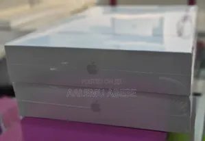 Photo - New Laptop Apple MacBook Air 2022 M2 8GB Apple M2 SSD 256GB