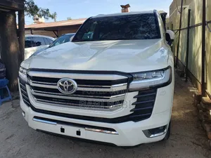 Toyota Land Cruiser 2022 White