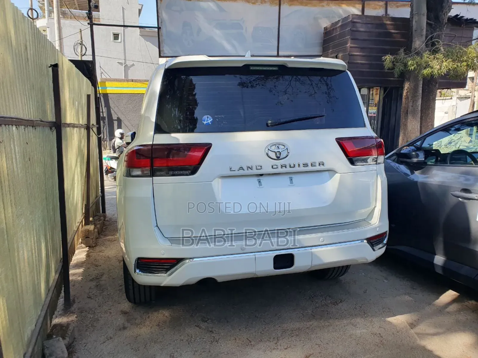 Toyota Land Cruiser 2022 White