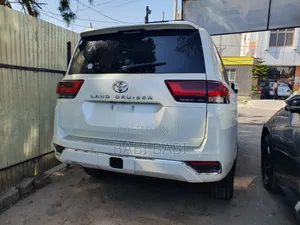 Toyota Land Cruiser 2022 White