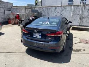 Hyundai Avante 2016 Blue