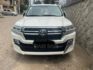 Toyota Land Cruiser 2019 White