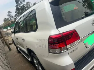 Toyota Land Cruiser 2019 White