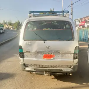 Toyota HiAce 2006 Silver