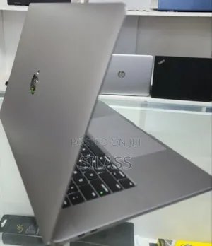 Photo - New Laptop Apple MacBook Pro 2019 32GB Intel Core I9 SSD 512GB