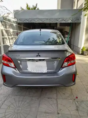 Mitsubishi Attrage 2022 Silver