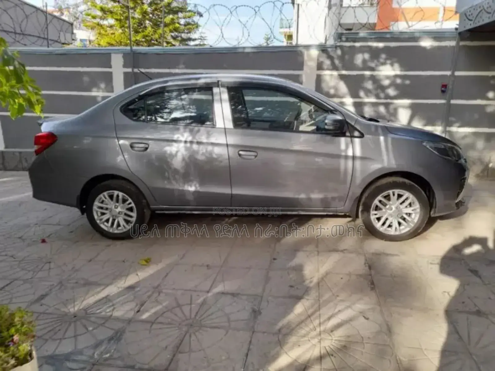 Mitsubishi Attrage 2022 Silver