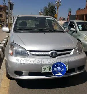 Photo - Toyota Platz 2004 Silver