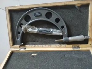 Micrometer and Chuck With Out Holder