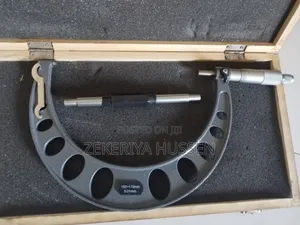 Micrometer and Chuck With Out Holder