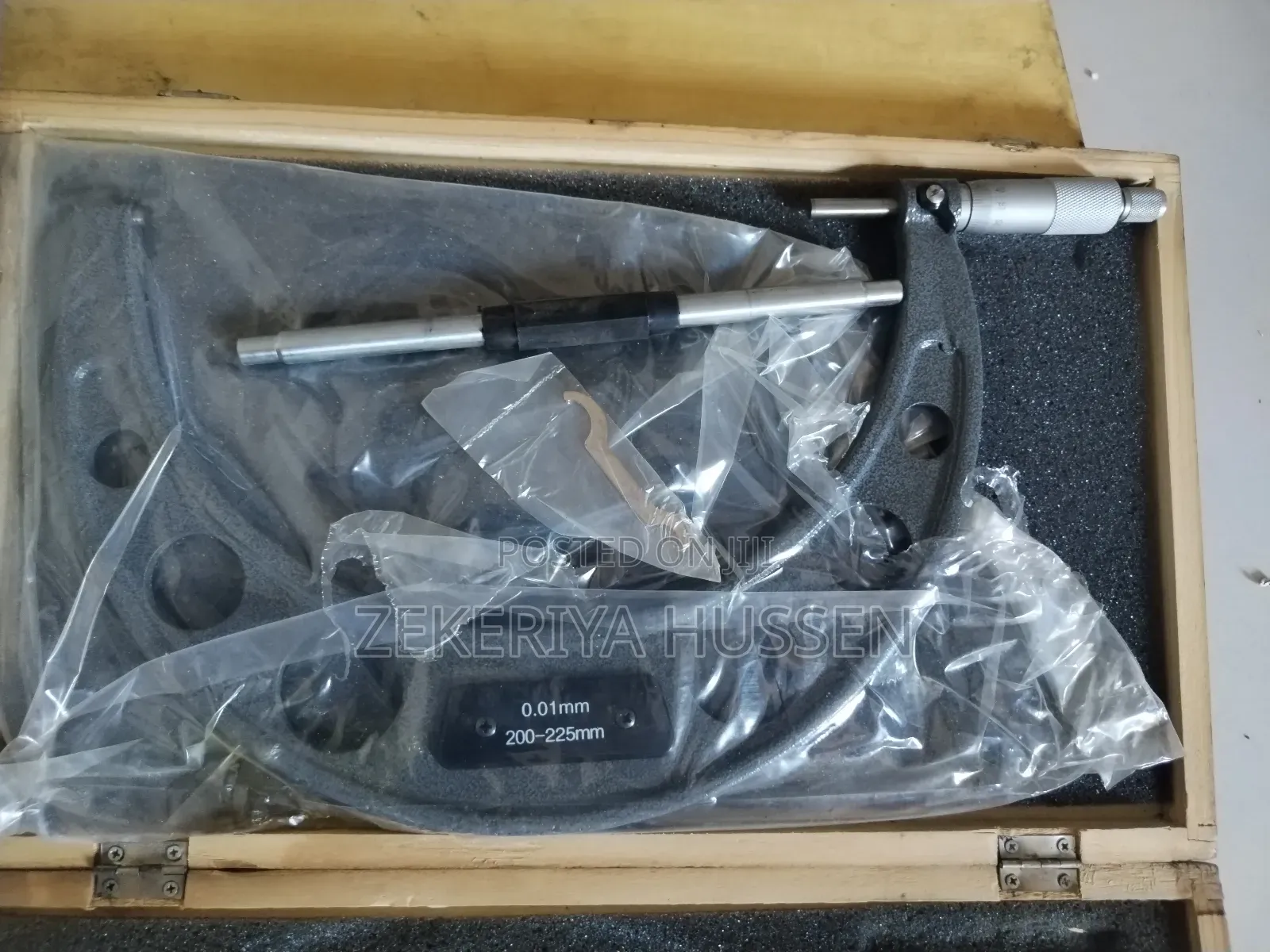 Micrometer and Chuck With Out Holder