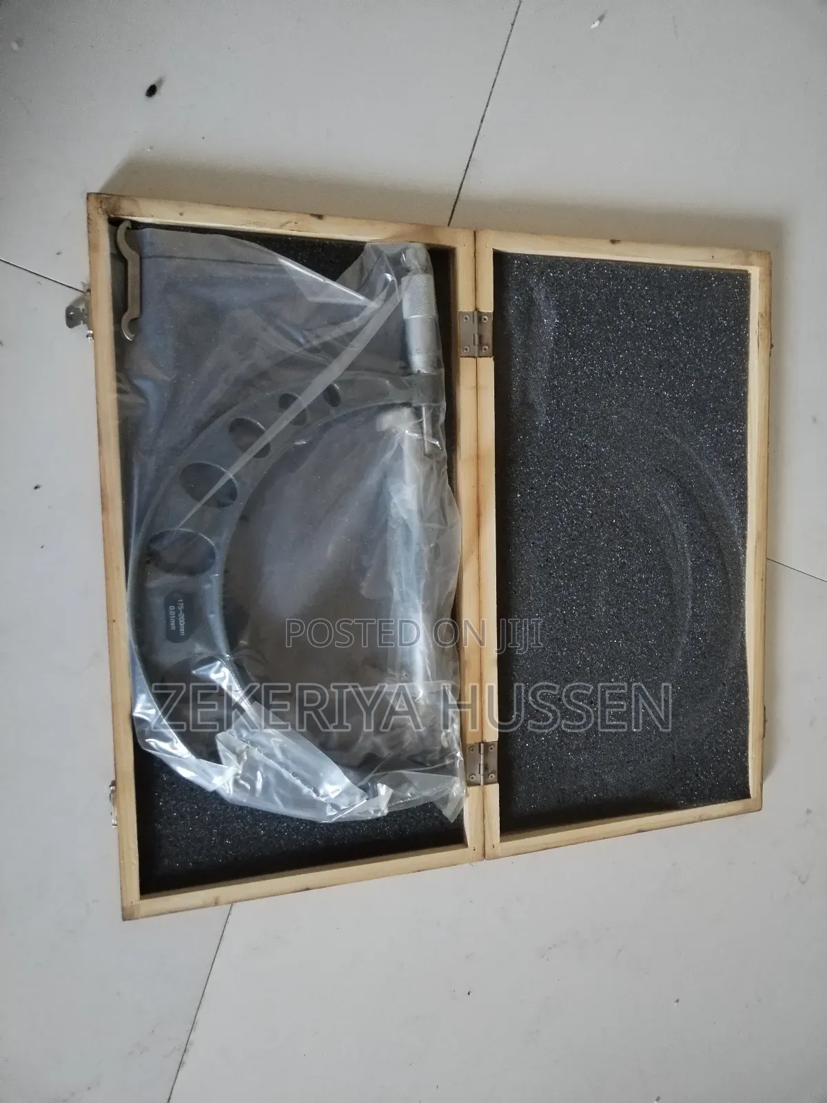 Micrometer and Chuck With Out Holder