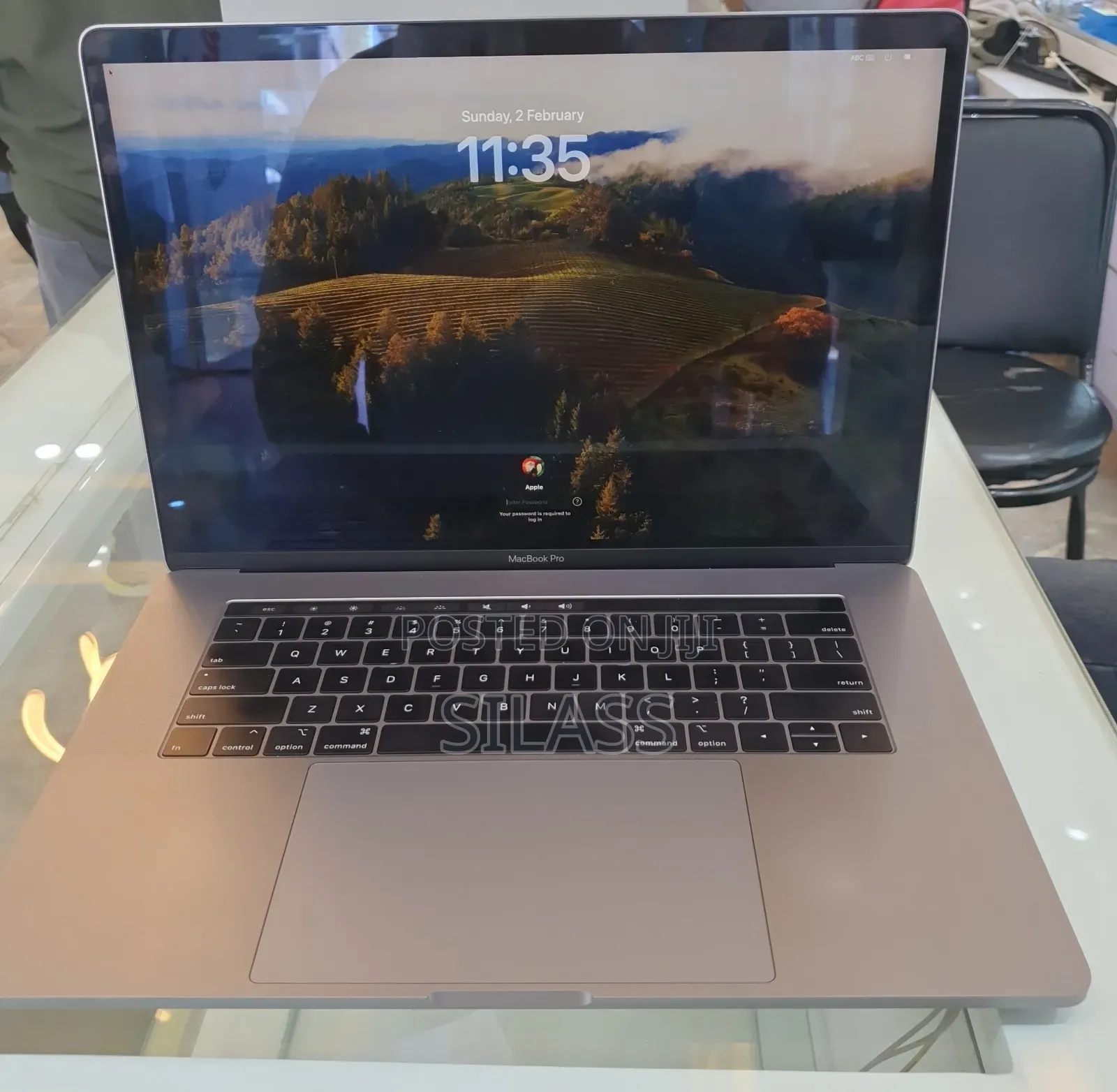 New Laptop Apple MacBook Pro 2019 16GB Intel Core I7 SSD 512GB