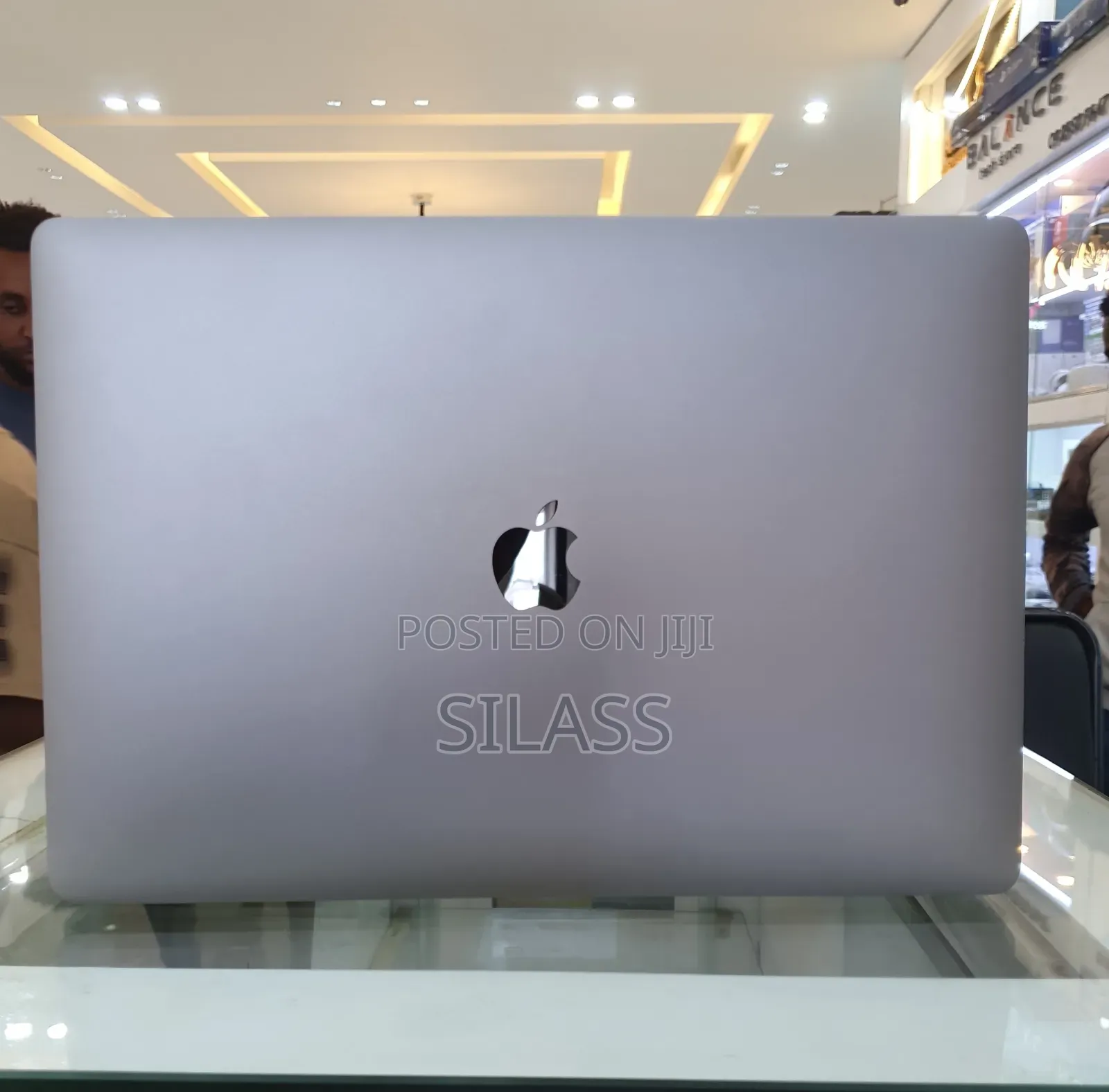 New Laptop Apple MacBook Pro 2019 16GB Intel Core I7 SSD 512GB