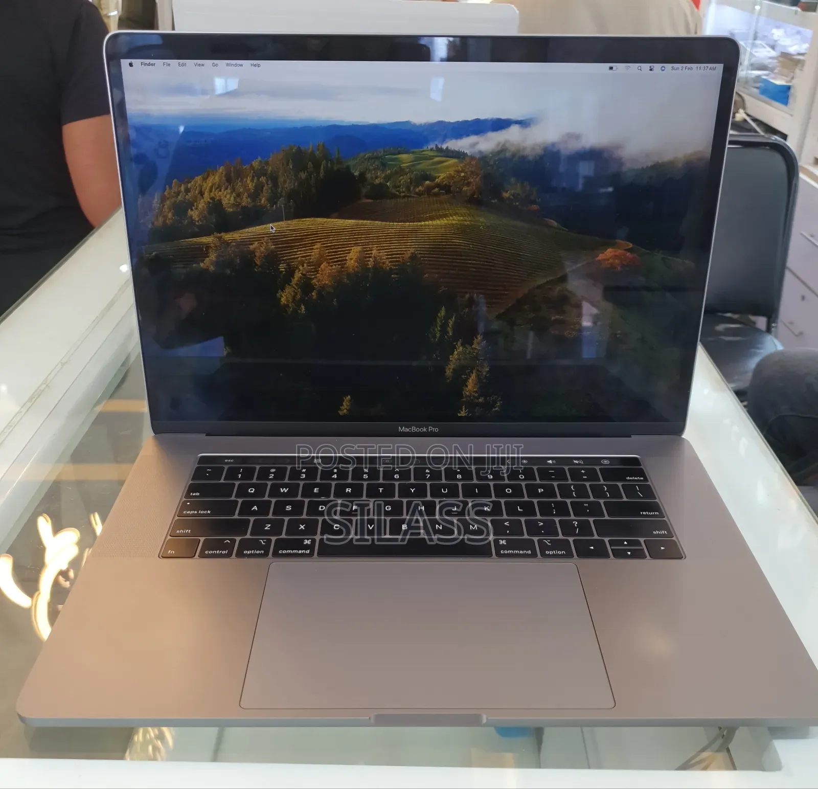 New Laptop Apple MacBook Pro 2019 16GB Intel Core I7 SSD 512GB
