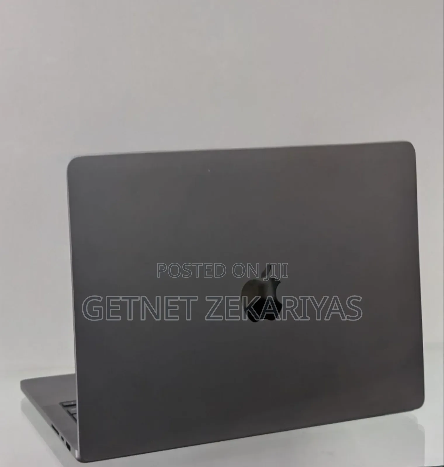 New Apple MacBook Pro 2023 M3 14-Inch 18GB Apple M3 Pro SSD 512GB