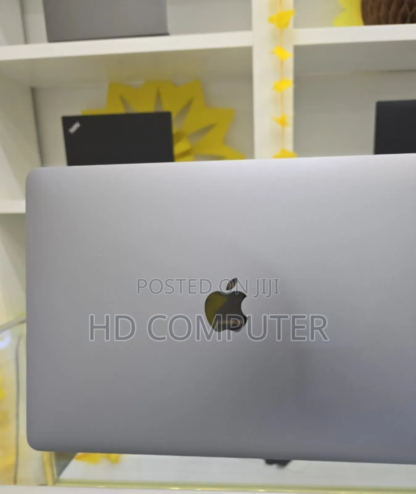 New Laptop Apple MacBook Pro 2020 M1 8GB Apple M1 Pro SSD 256GB