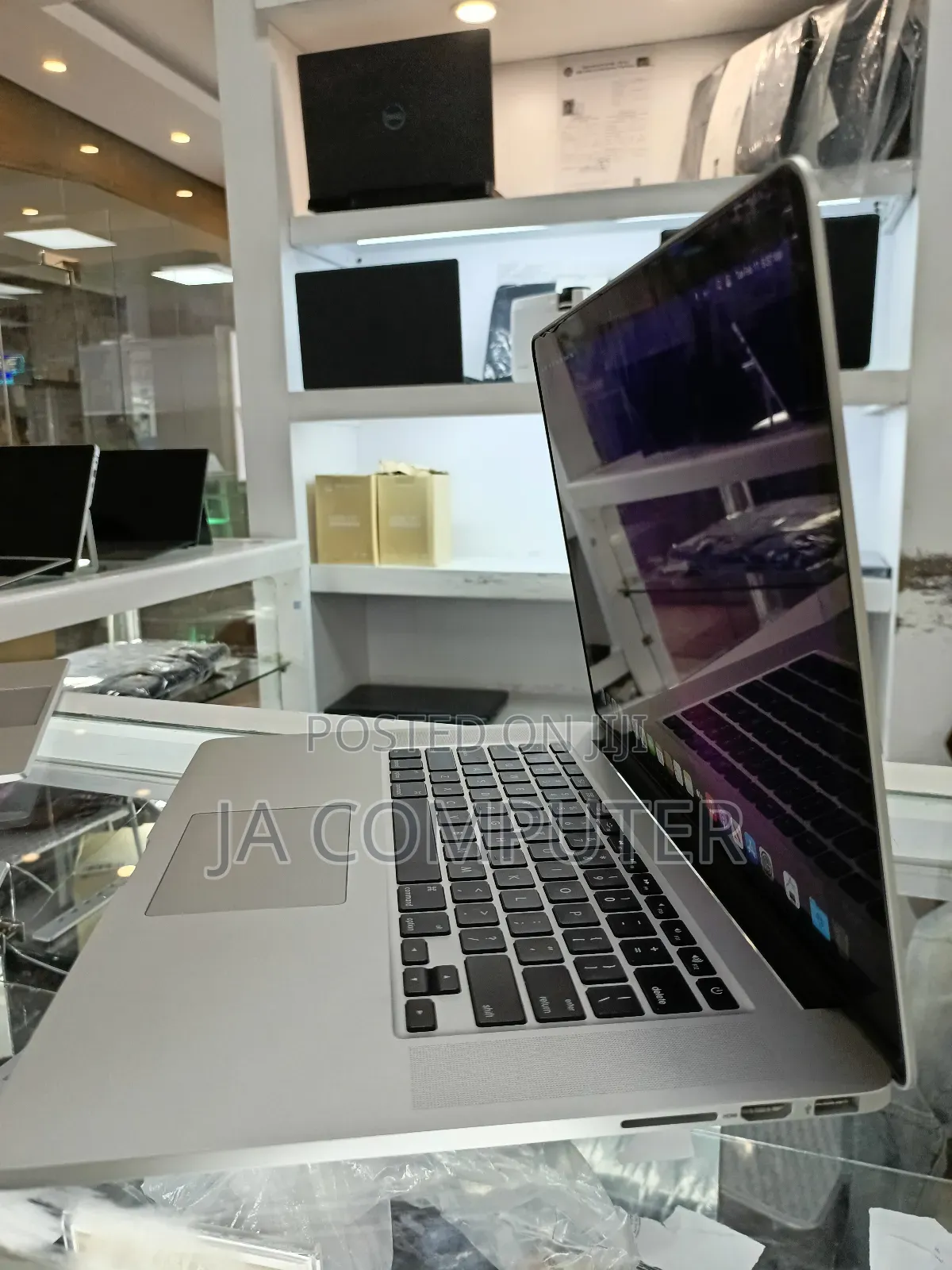 New Laptop Apple MacBook Pro 2015 16GB Intel Core I7 SSD 256GB